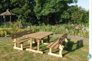 Tuintafel of tuinbank grenen