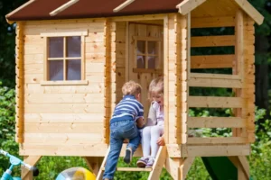 houten speelhuis met glijbaan m501c